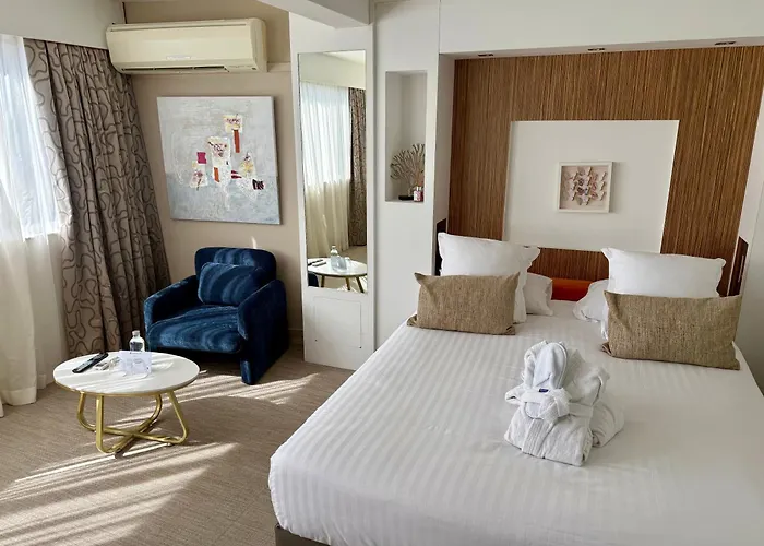 Best Western Plus Hôtel la Rade Cassis